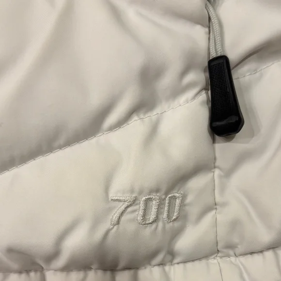 The North Face Women's White Quilted Puffer Vest - Picture 3 of 13